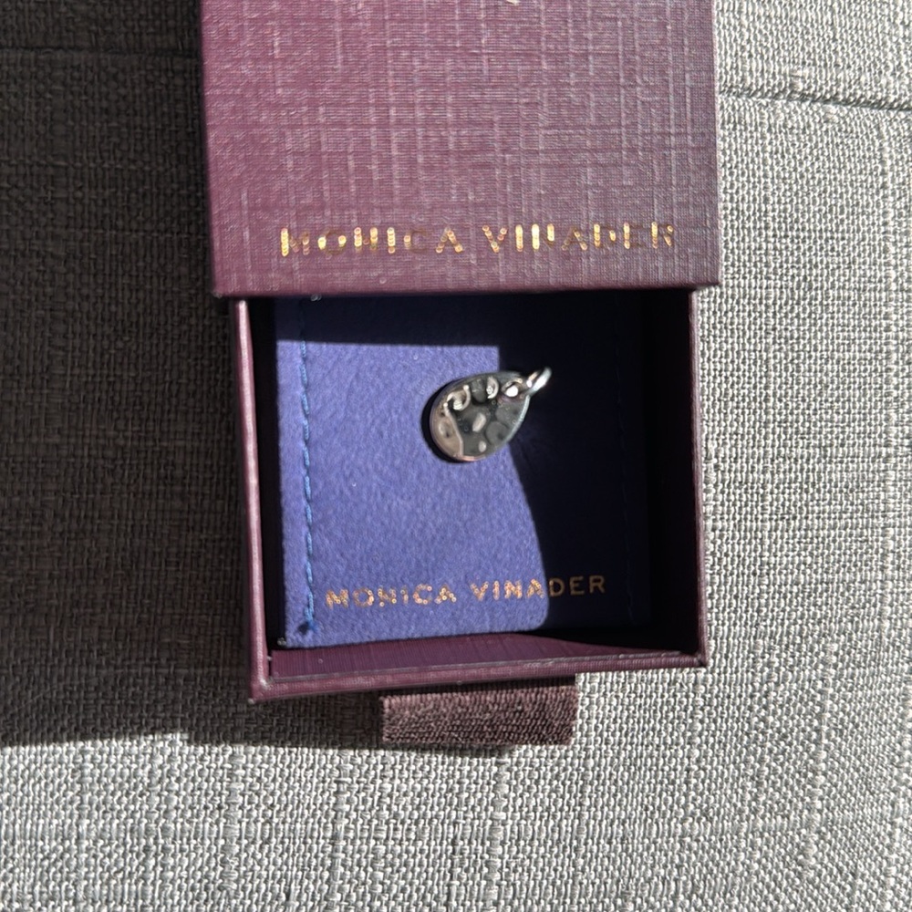 MONICA VINADER Ziggy Mini Petal Pendant Charm - Picture 5 of 5